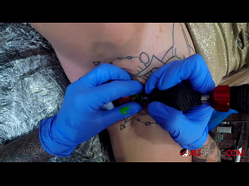 ❤️ La bomba Sully Savage, molt tatuada, es va tatuar al clítoris ☑ Porno preciós a nosaltres ca.yespornpics.ru ﹏
